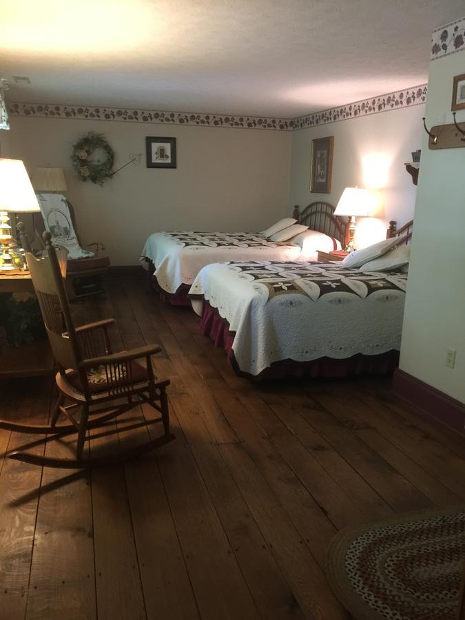 Hôtel Grapevine House à Winesburg Extérieur photo